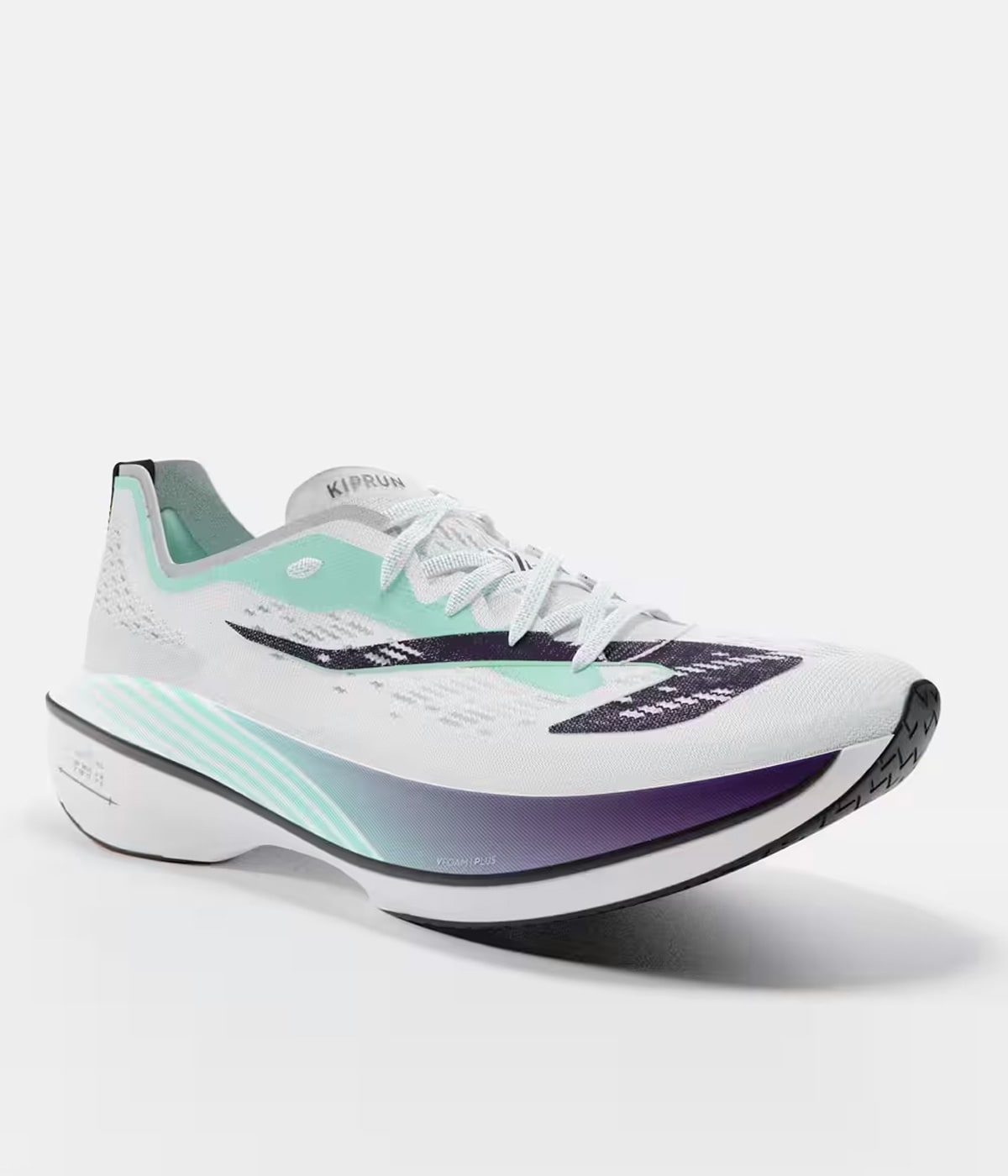 Chaussure de course blanche avec semelle épaisse.