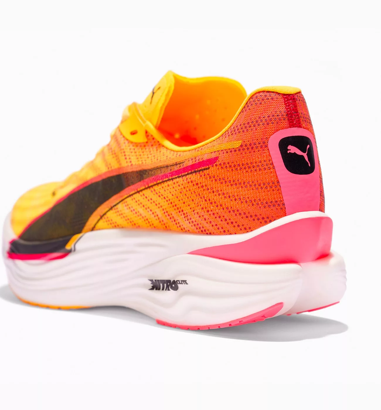 Basket de sport orange et rose, logo Puma. Deviate NITRO™ Elite 3