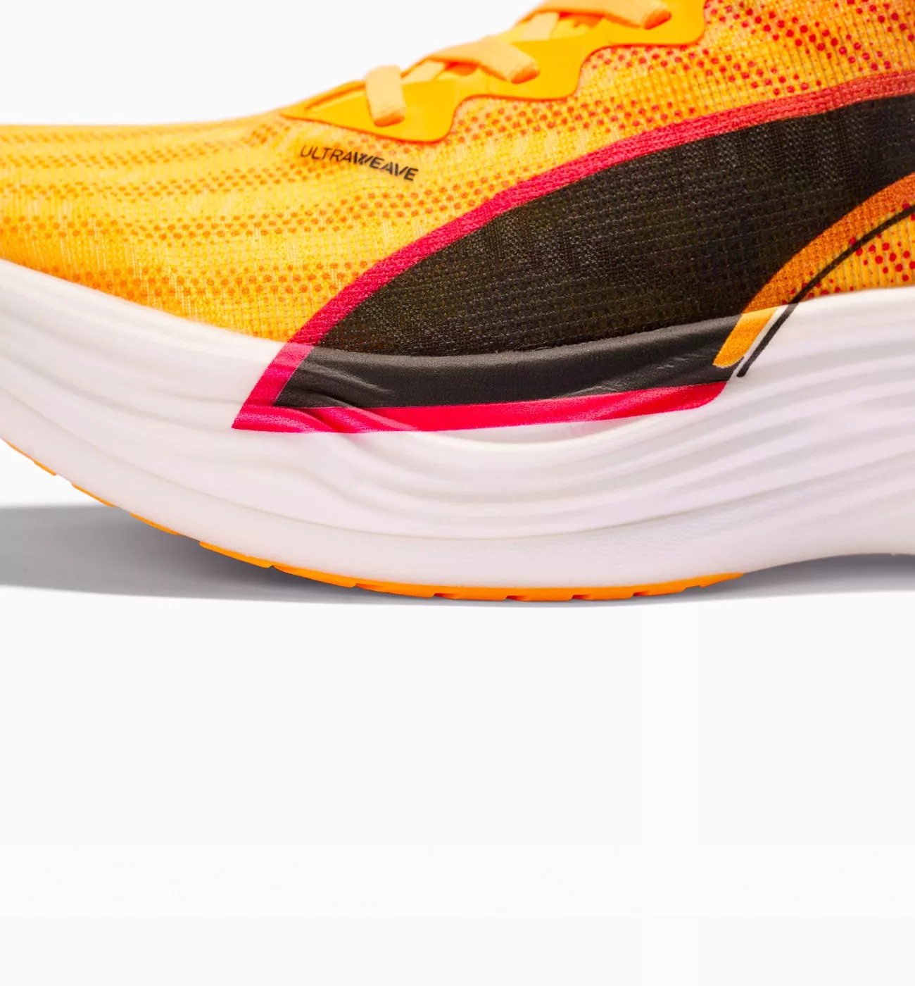 Chaussure de sport jaune avec semelle blanche. Deviate NITRO™ Elite 3