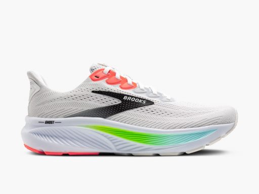 Chaussure de course blanche avec semelle colorée.
