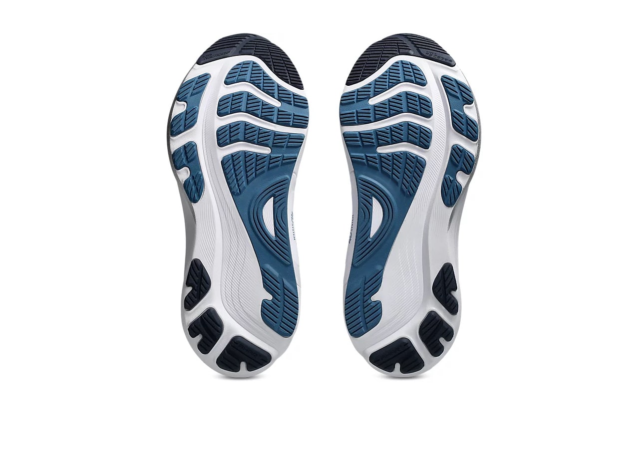 Semelles de chaussures de sport bleues et blanches.