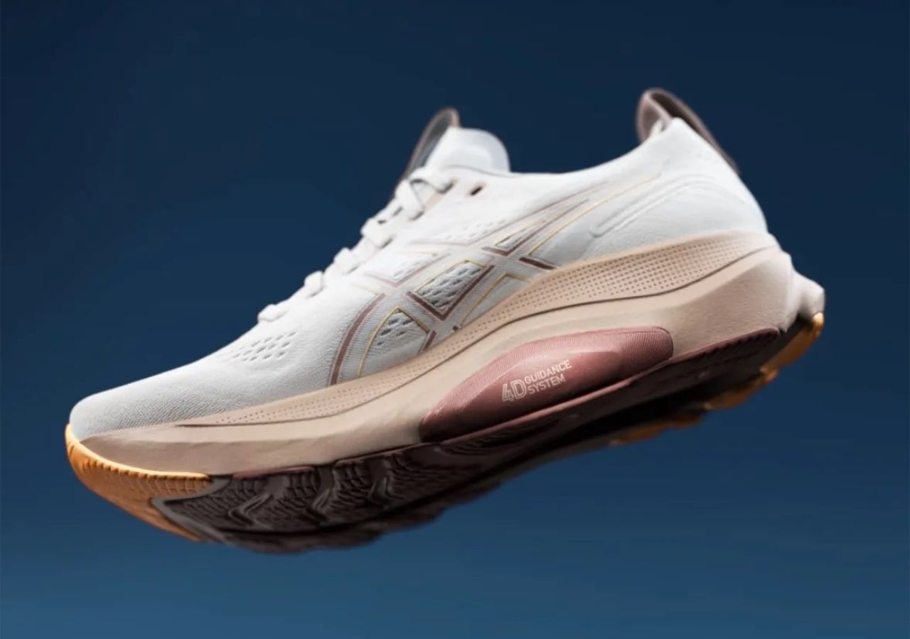 Chaussure de sport blanche en lévitation