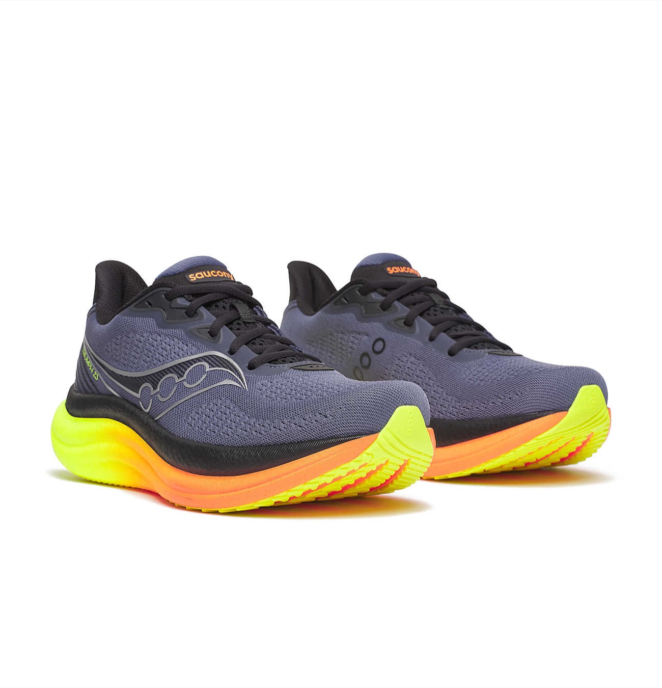 Chaussures de course grises avec semelles colorées.