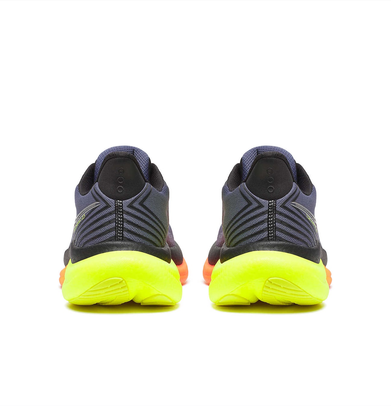 Vue arrière de chaussures de course modernes, semelles jaunes.