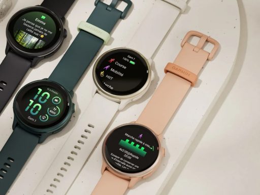 Quatre montres connectées Garmin colorées affichant l'écran.