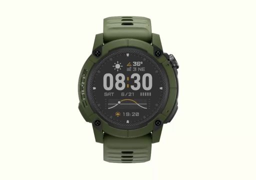 Montre connectée vert olive avec écran affichant l'heure.