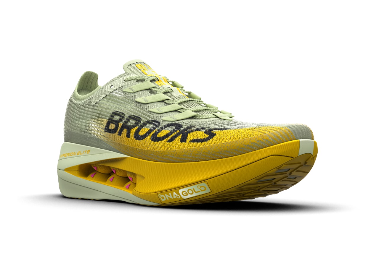 Chaussure de course Brooks jaune et grise.
