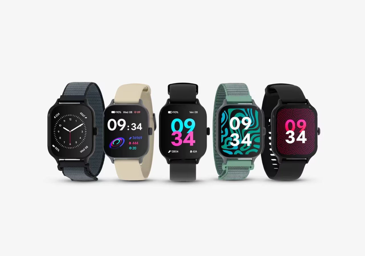 decathlon fit 100 : Cinq montres connectées alignées, divers styles.