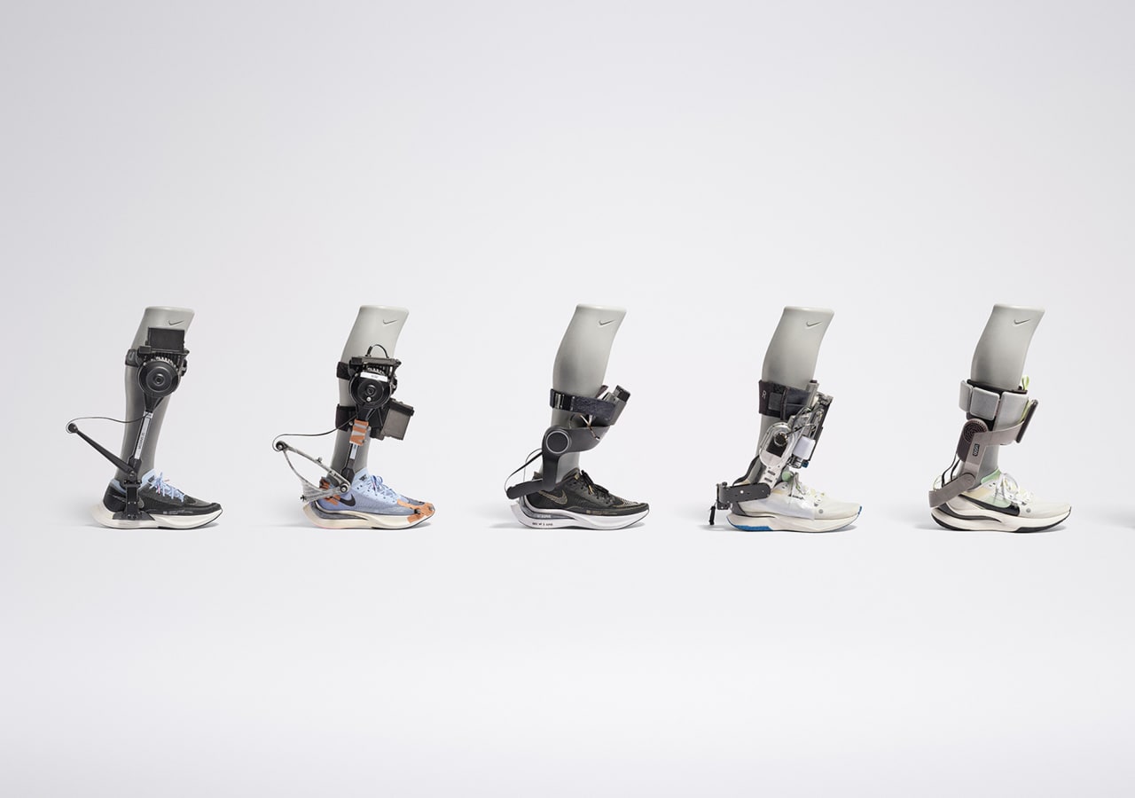 Prothèses modernes alignées sur fond blanc.