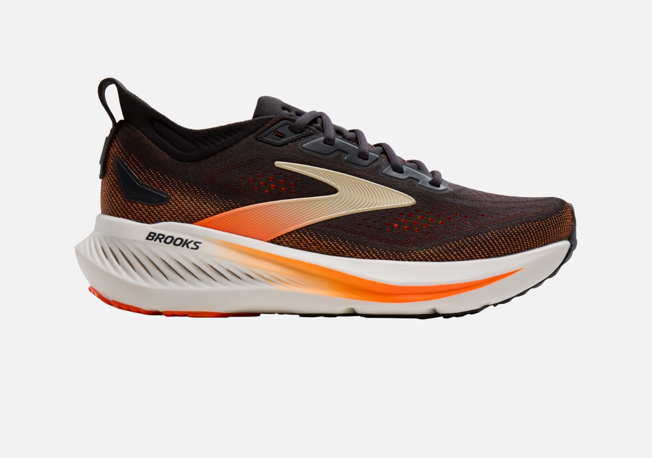 brooks glycerin 23 Chaussure de course marron et orange, semelle blanche.