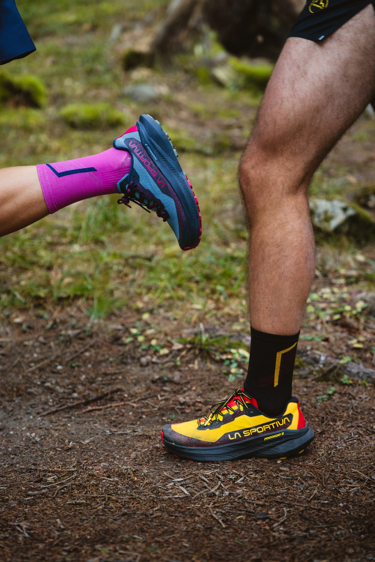 Deux chaussures de course en interaction