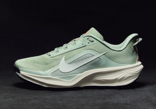 Basket de sport verte sur fond noir