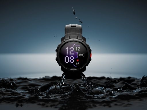 Montre connectée sur fond aquatique