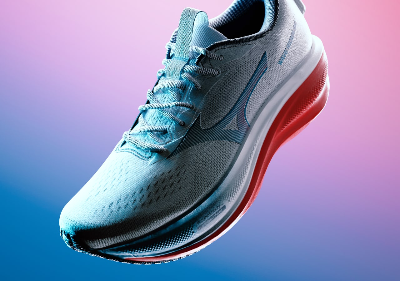 Chaussure de running grise semelle rouge