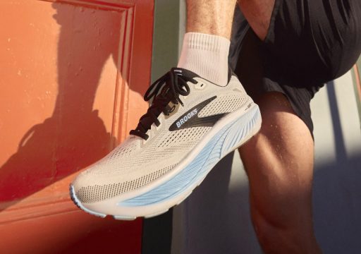 Chaussure de running Brooks blanche en gros plan