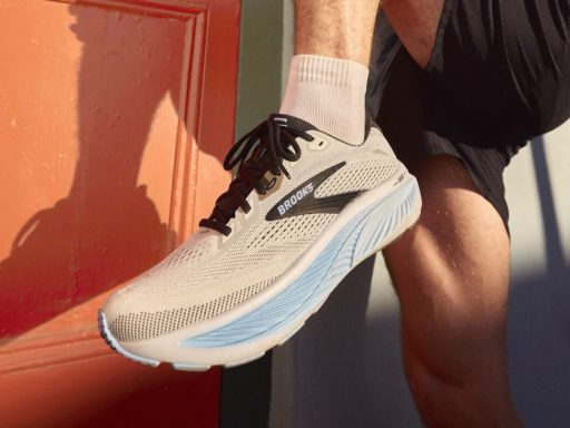 Chaussure de running Brooks blanche en gros plan
