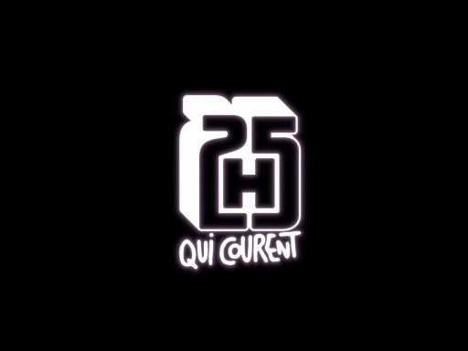 Logo blanc lumineux « Qui Courent » sur fond noir