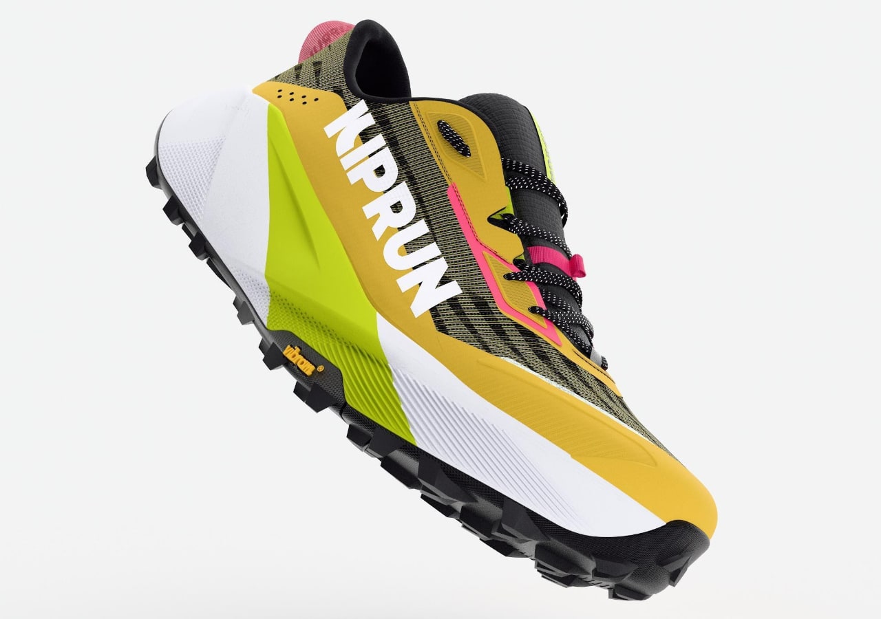 Chaussure de trail Kiprun jaune et rose en suspension