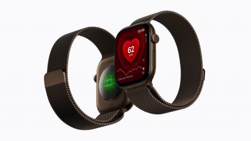 Deux Apple Watch Series 12 montrant le capteur cardiaque optique et l'app Fréquence cardiaque affichant 62 BPM
