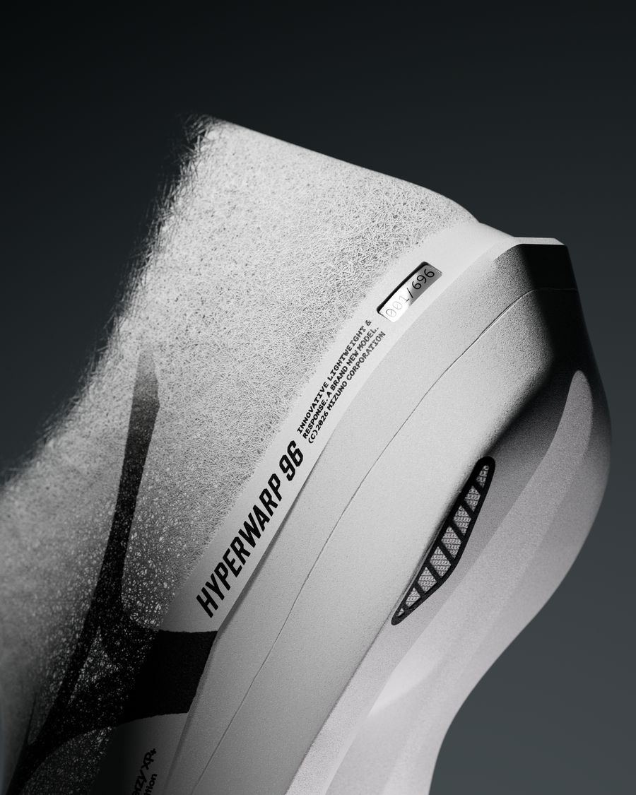 Gros plan sur la tige Dual Skin sans lacet de la Mizuno Hyperwarp 96