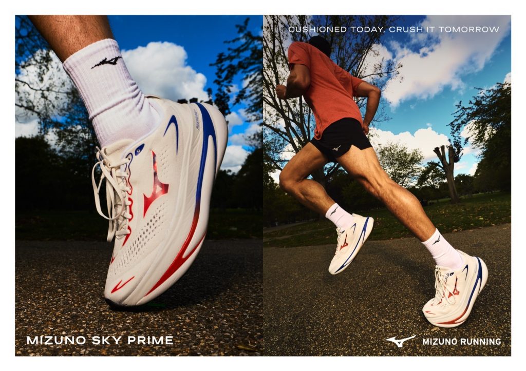 Coureur portant des chaussures Mizuno Sky Prime dans un parc