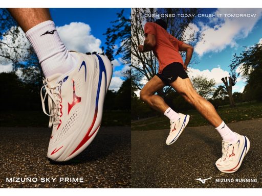 Coureur portant des chaussures Mizuno Sky Prime dans un parc
