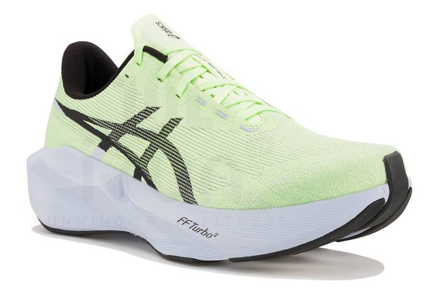 Asics Novablast 6, chaussure de running vue de trois quarts