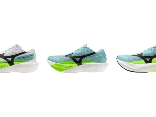 Trois chaussures de running Mizuno aux coloris bleu et vert