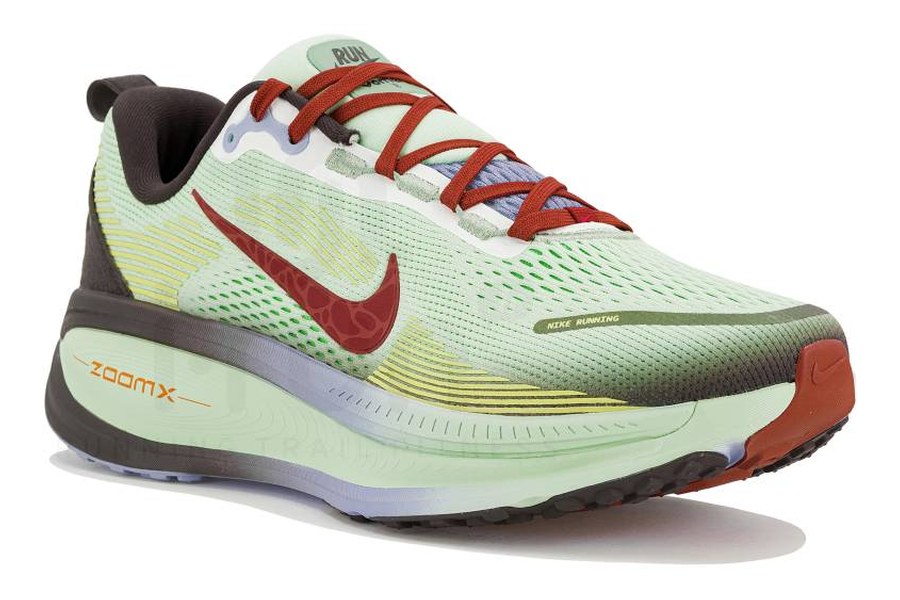 Nike Vomero 18, chaussure de running vue de trois quarts