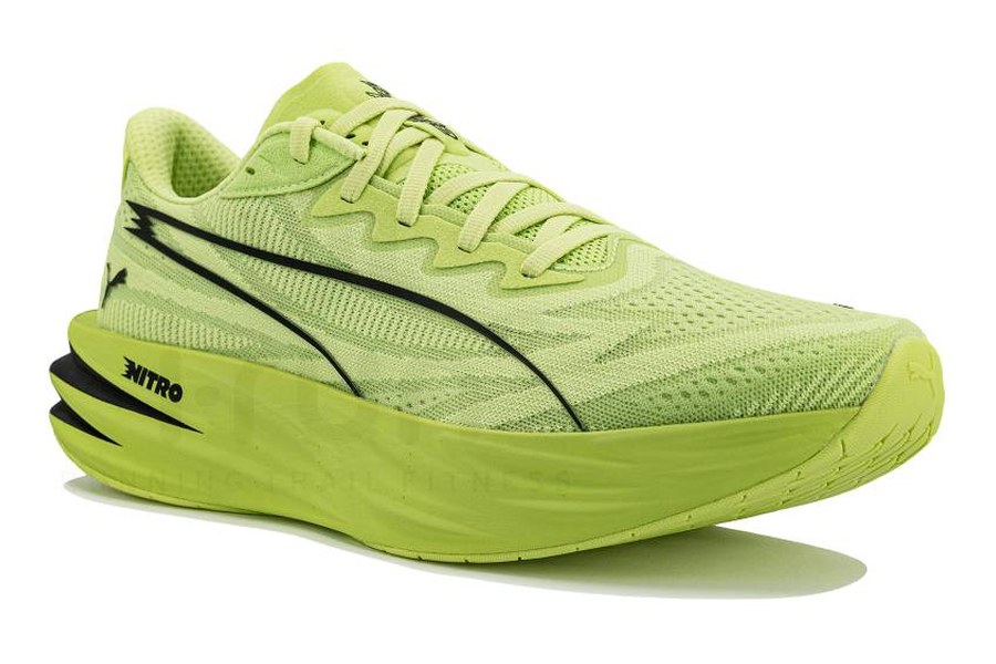Puma Deviate Pure Nitro, chaussure de running vue de trois quarts